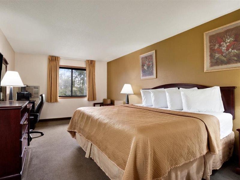 ทราเวลลอดจ์ ลา ปอร์เต/ มิชิแกน ซิตี้ แอเรีย Hotel La Porte ภายนอก รูปภาพ