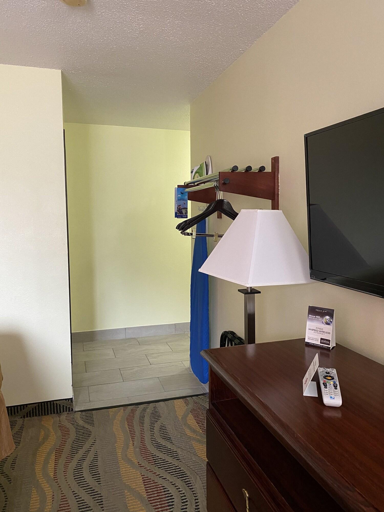 ทราเวลลอดจ์ ลา ปอร์เต/ มิชิแกน ซิตี้ แอเรีย Hotel La Porte ภายนอก รูปภาพ