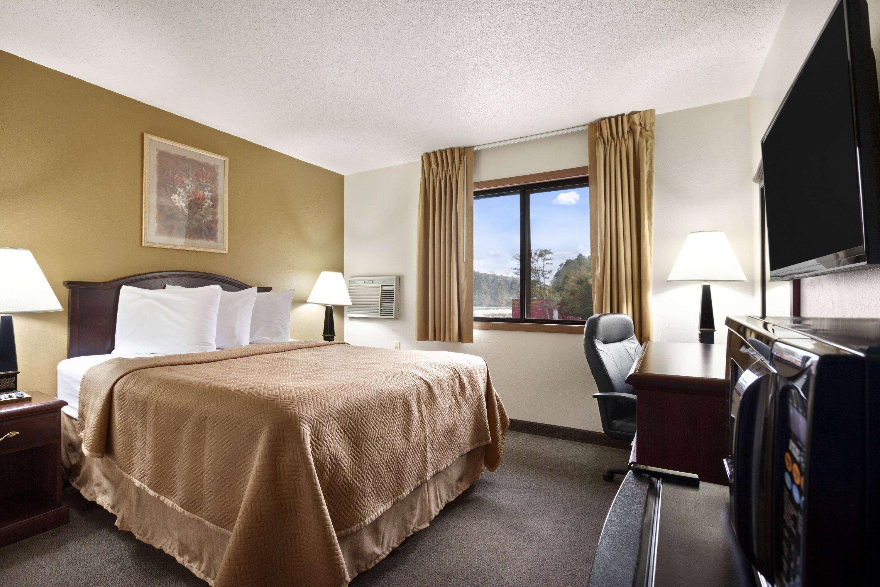 ทราเวลลอดจ์ ลา ปอร์เต/ มิชิแกน ซิตี้ แอเรีย Hotel La Porte ภายนอก รูปภาพ