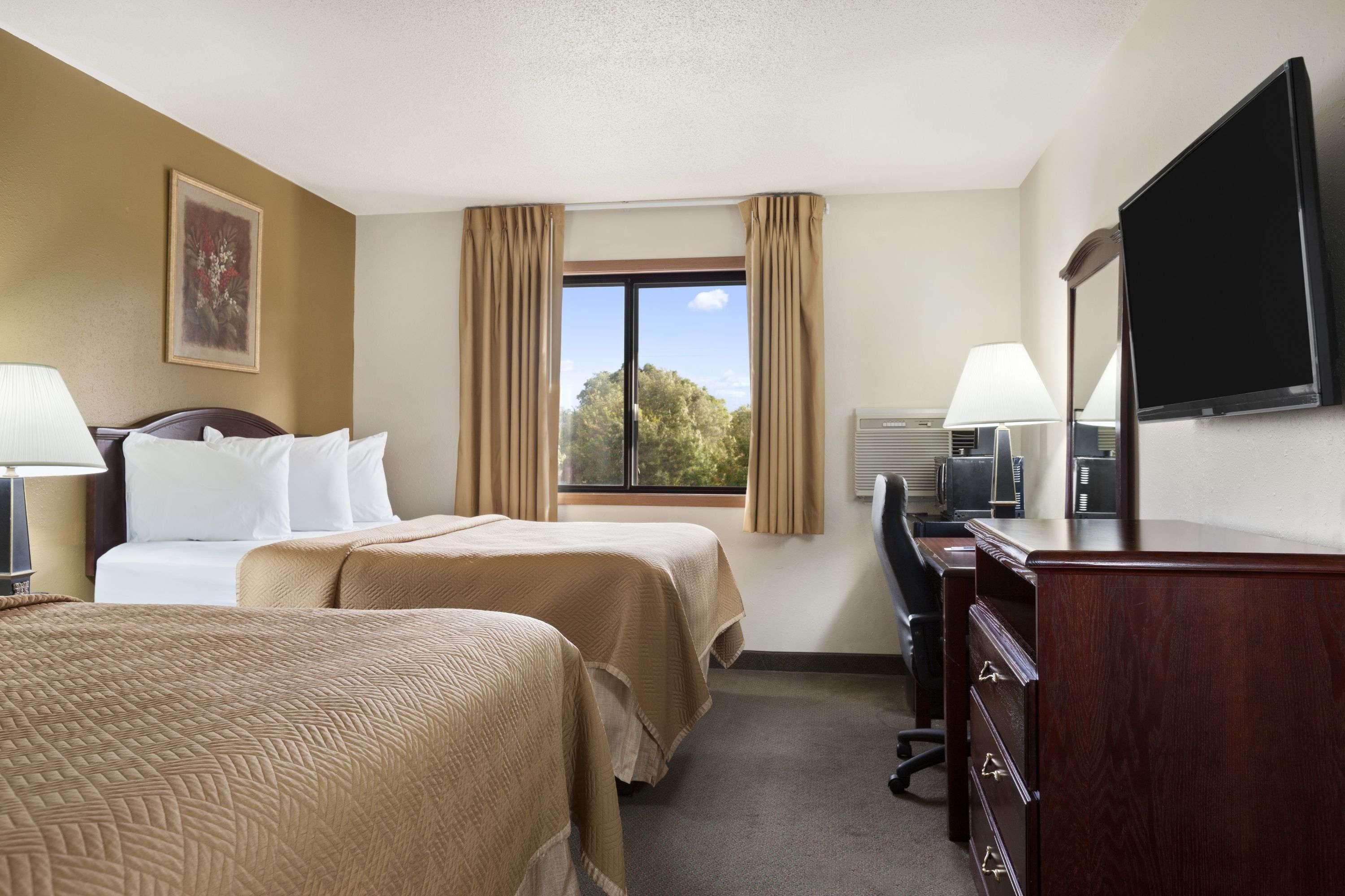 ทราเวลลอดจ์ ลา ปอร์เต/ มิชิแกน ซิตี้ แอเรีย Hotel La Porte ภายนอก รูปภาพ