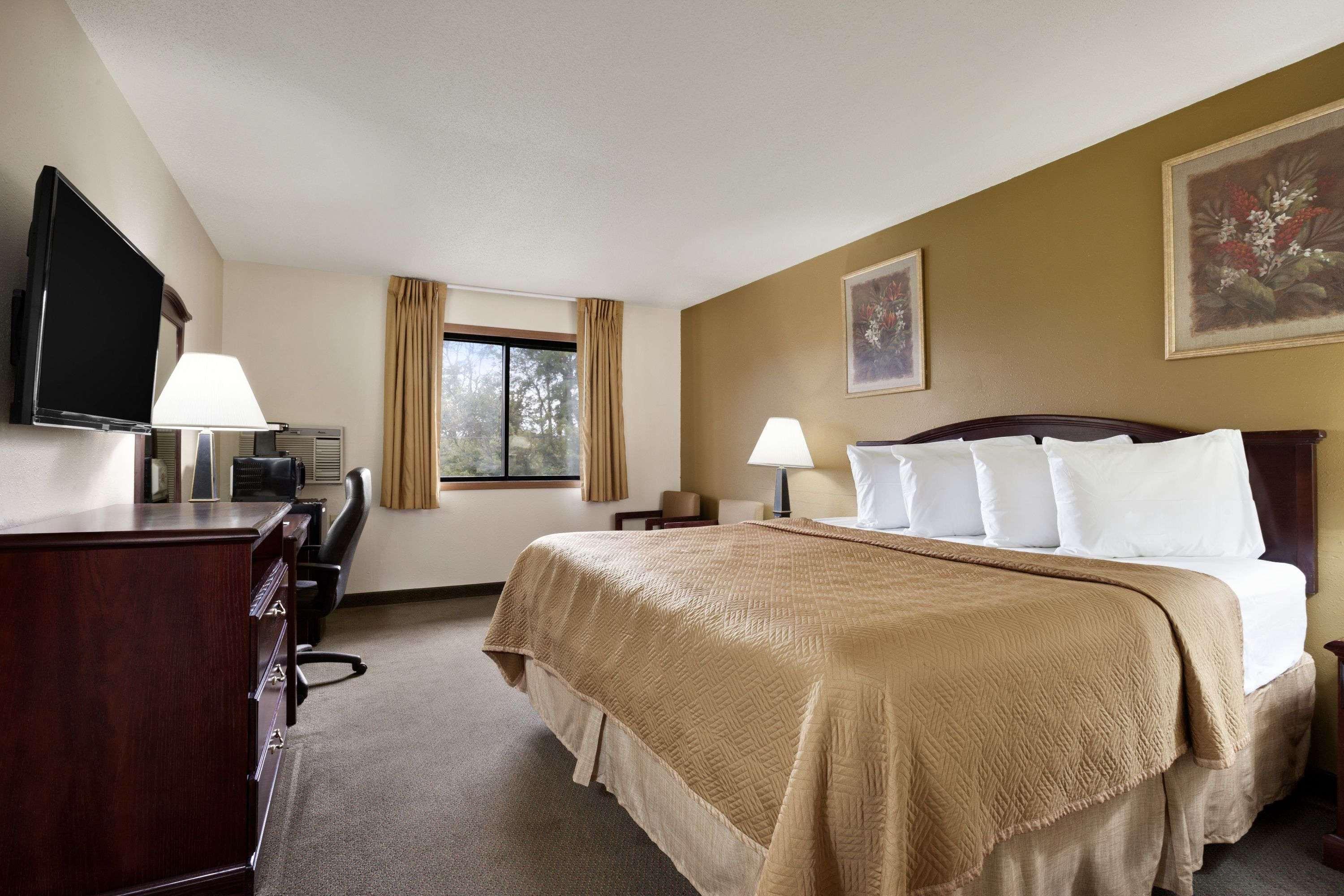 ทราเวลลอดจ์ ลา ปอร์เต/ มิชิแกน ซิตี้ แอเรีย Hotel La Porte ภายนอก รูปภาพ