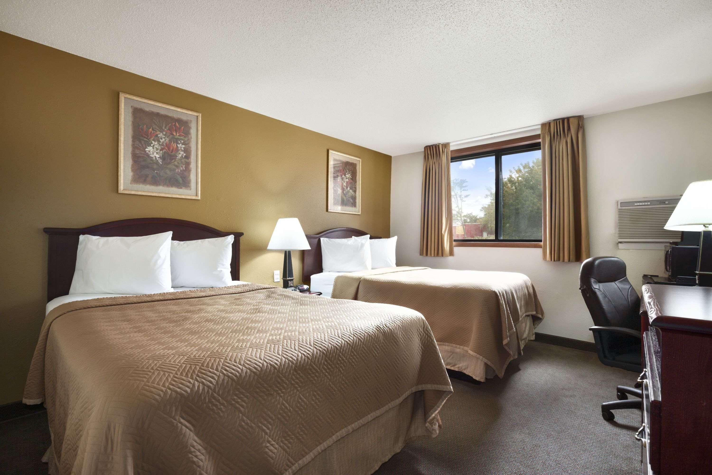ทราเวลลอดจ์ ลา ปอร์เต/ มิชิแกน ซิตี้ แอเรีย Hotel La Porte ภายนอก รูปภาพ