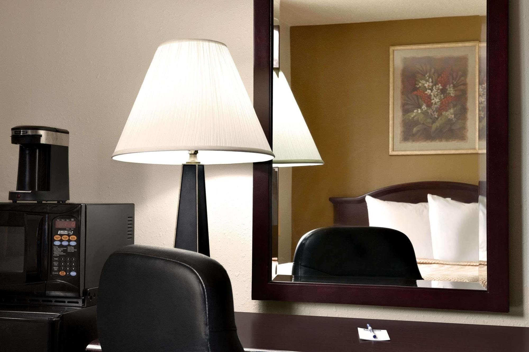 ทราเวลลอดจ์ ลา ปอร์เต/ มิชิแกน ซิตี้ แอเรีย Hotel La Porte ภายนอก รูปภาพ